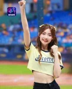 Read more about the article Đường Cong Female Influencer in Indonesia Hot51