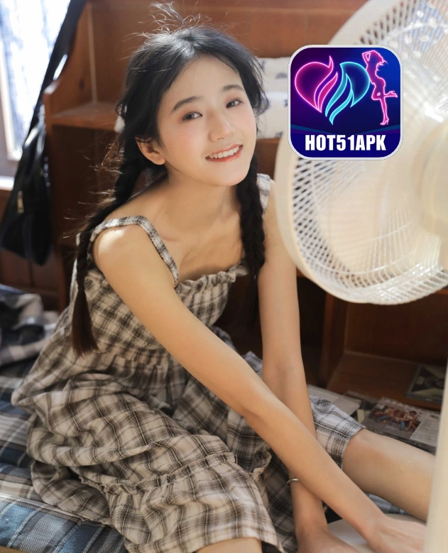 Holly Brooks-HOT51APK