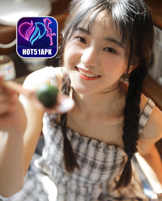 Holly Brooks-HOT51APK