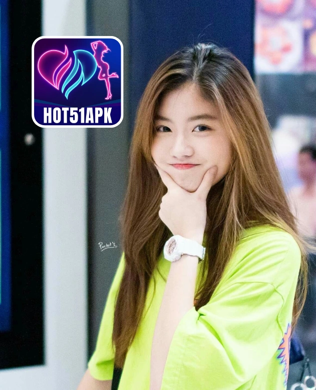 Chloe Martin-HOT51APK