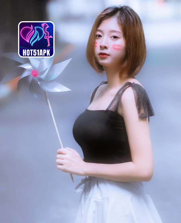Chloe Martin-HOT51APK