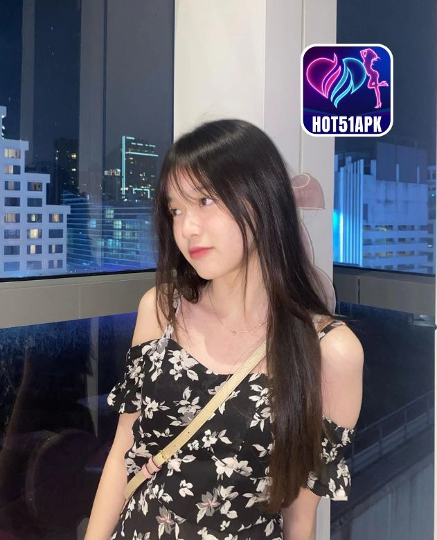 Natalie Hayes-HOT51APK